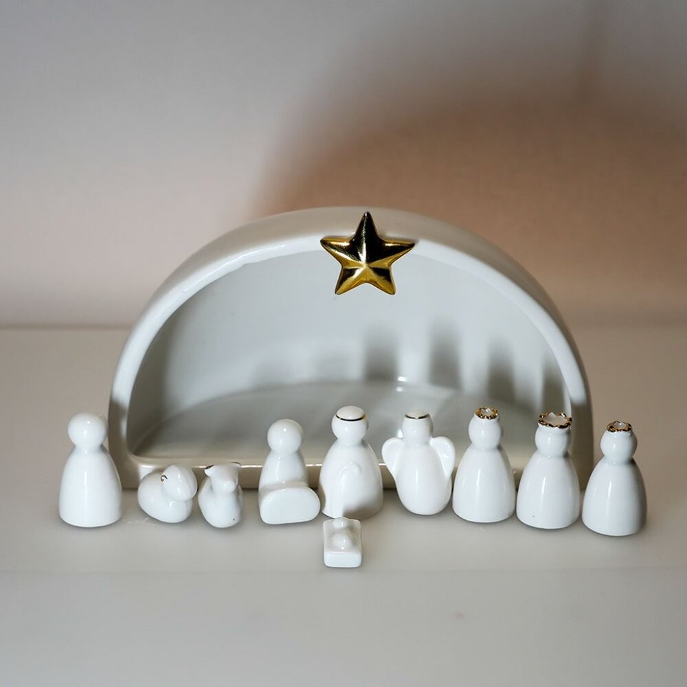 Minimalist Porcelain Nativity Scene – Modern White & Gold Christmas Display - Picture 4 of 4